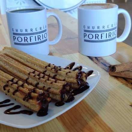 Recordando Viejos Tiempos - 6 churros tradicionales ➕ 1 lt. Chocolate Suizo Ideal para compartir